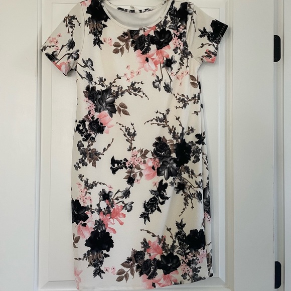 PinkBlush Petite White Floral Maternity Dress - Picture 1 of 4